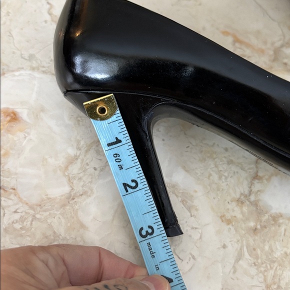 Salvatore Ferragamo Vara Bow Classic Leather Heels Pumps - Picture 12 of 12